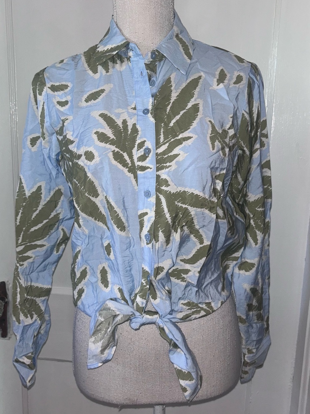 Light Blue mixed color tie -Front Button Shirt XS by Joie pairs great w/ white
